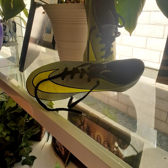 Shoes - Picture 2 of 3